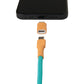 Ansicht Micro USB-Kabel und Lightning-Adapter vor iPhone