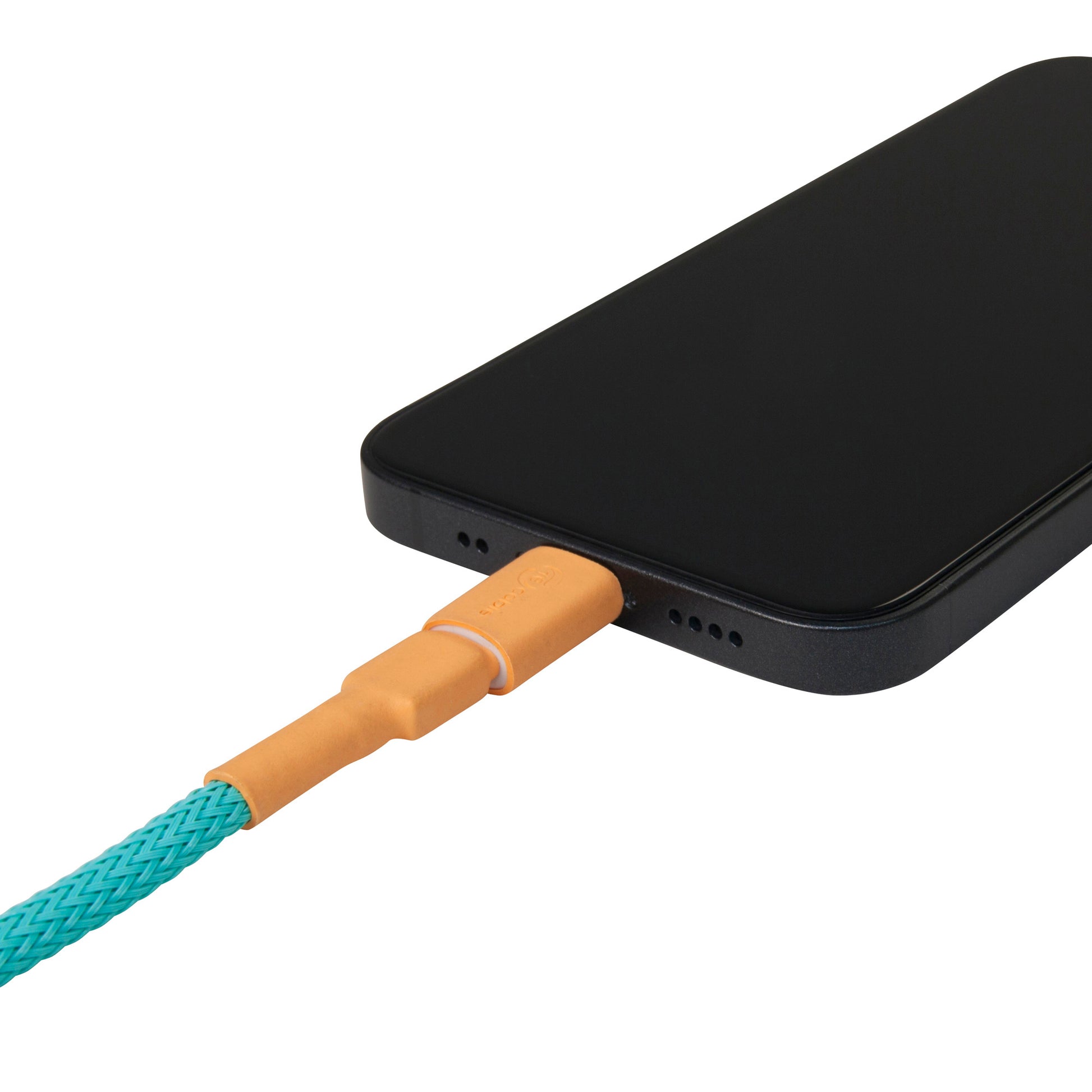 iPhone-Adapter aufgesteckt auf ein Micro USB-Kabel lädt iPhone
